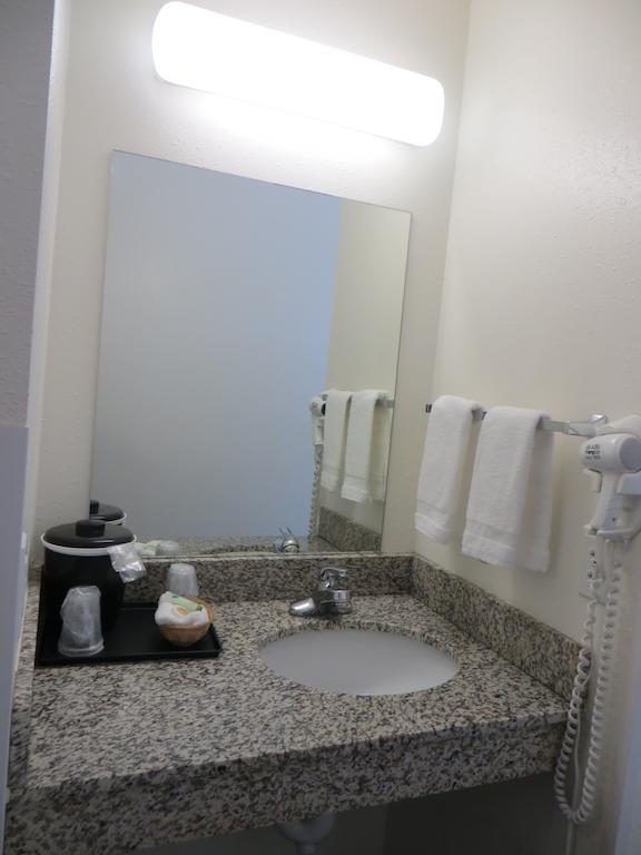 Travelodge By Wyndham Missouri Valley Buitenkant foto